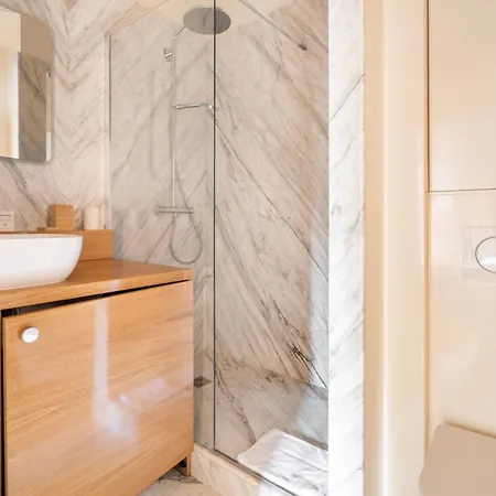 Luxury On Canal Saint Martin Apartment *