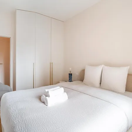 Luxury On Canal Saint Martin Apartment Paris